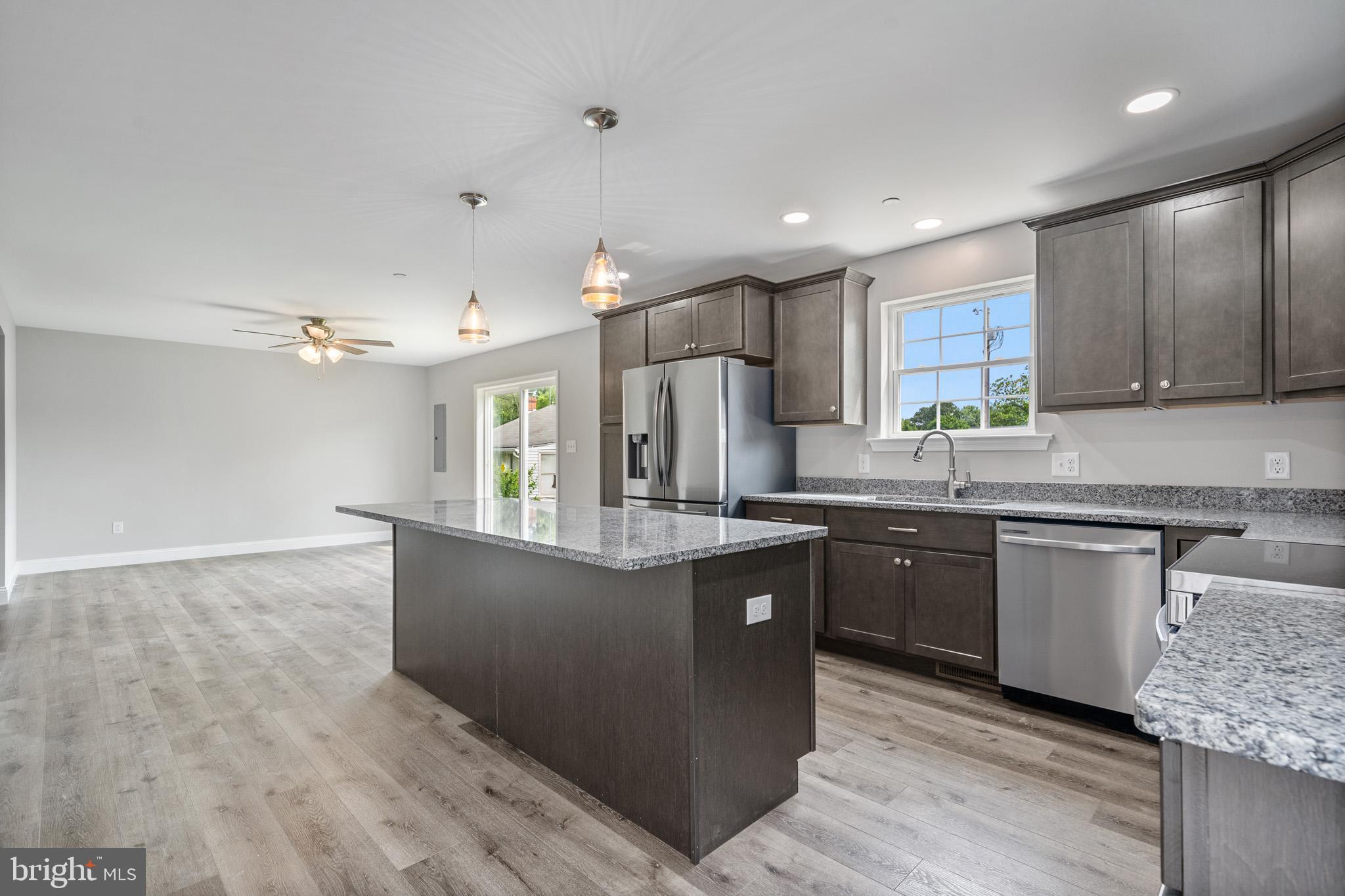 MILL POINT SHORES - Residential