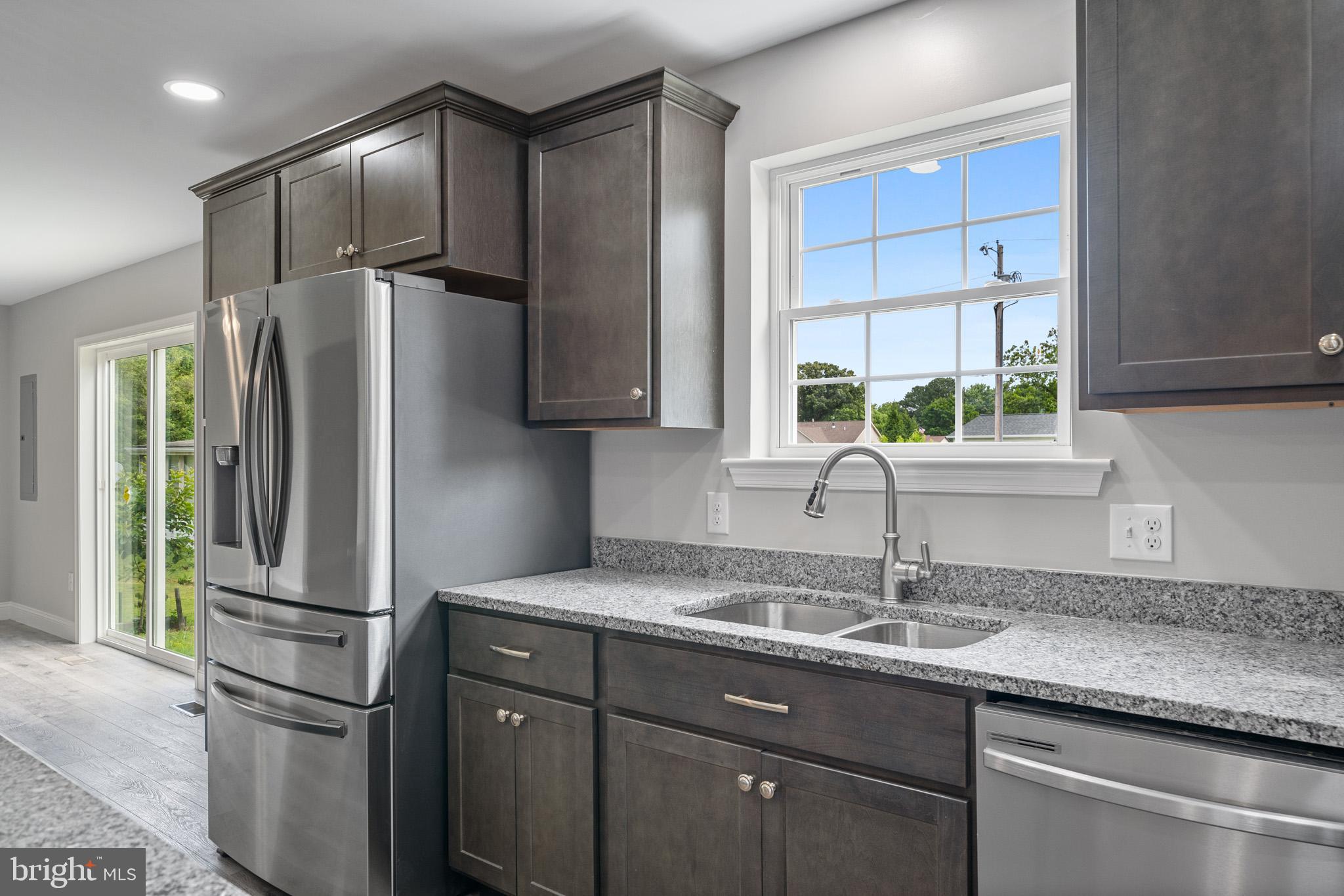 MILL POINT SHORES - Residential