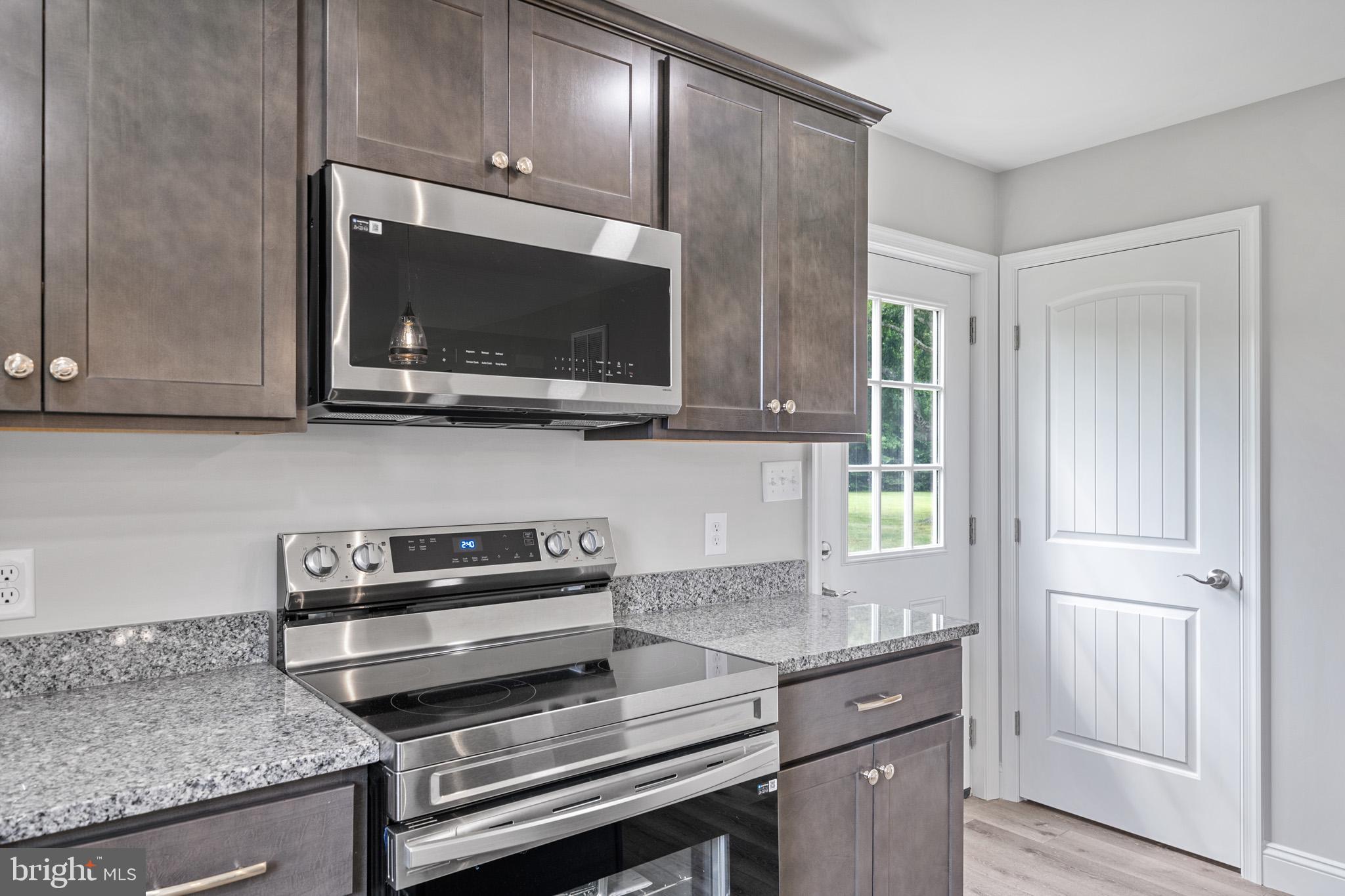 MILL POINT SHORES - Residential