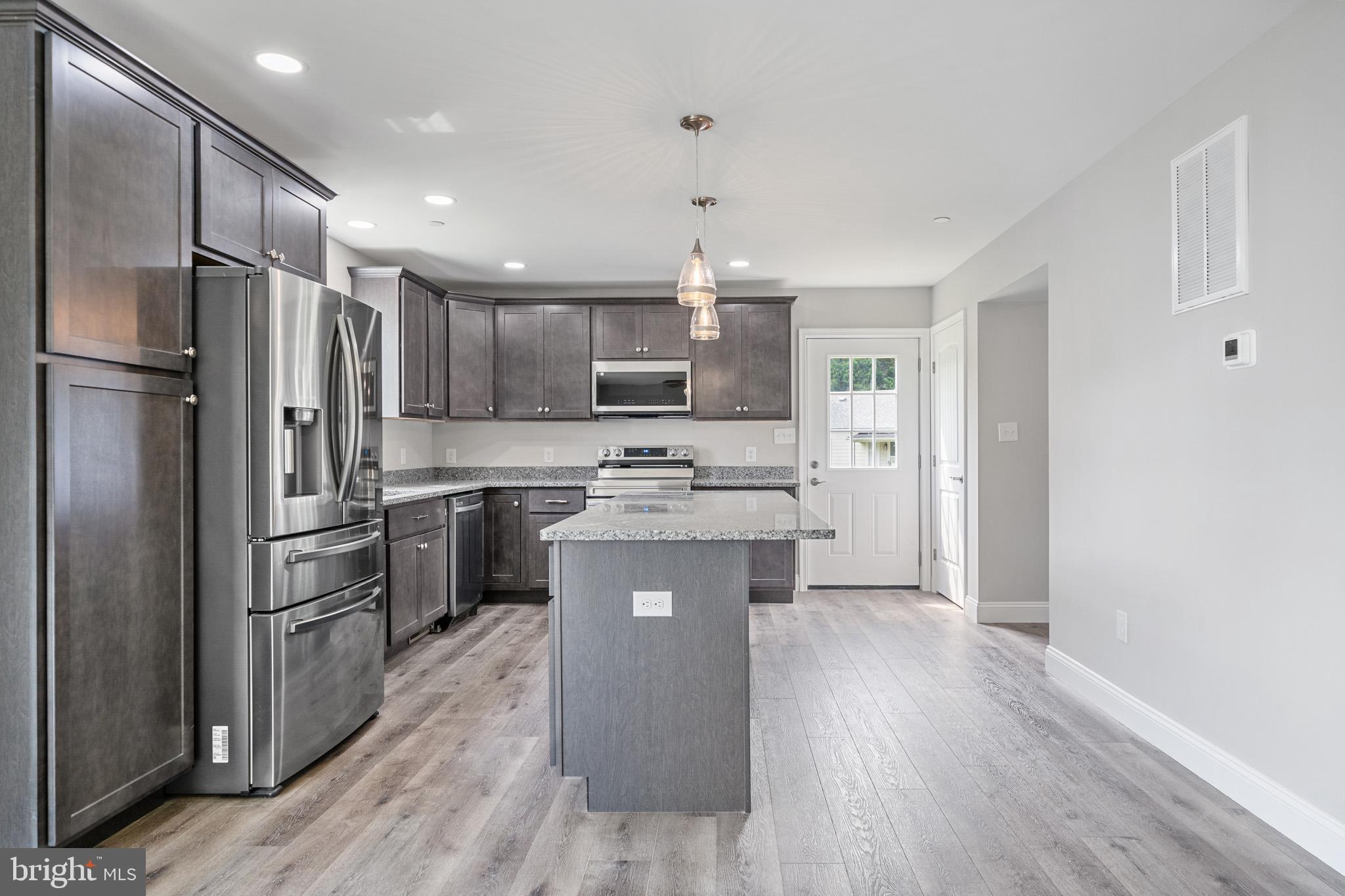 MILL POINT SHORES - Residential