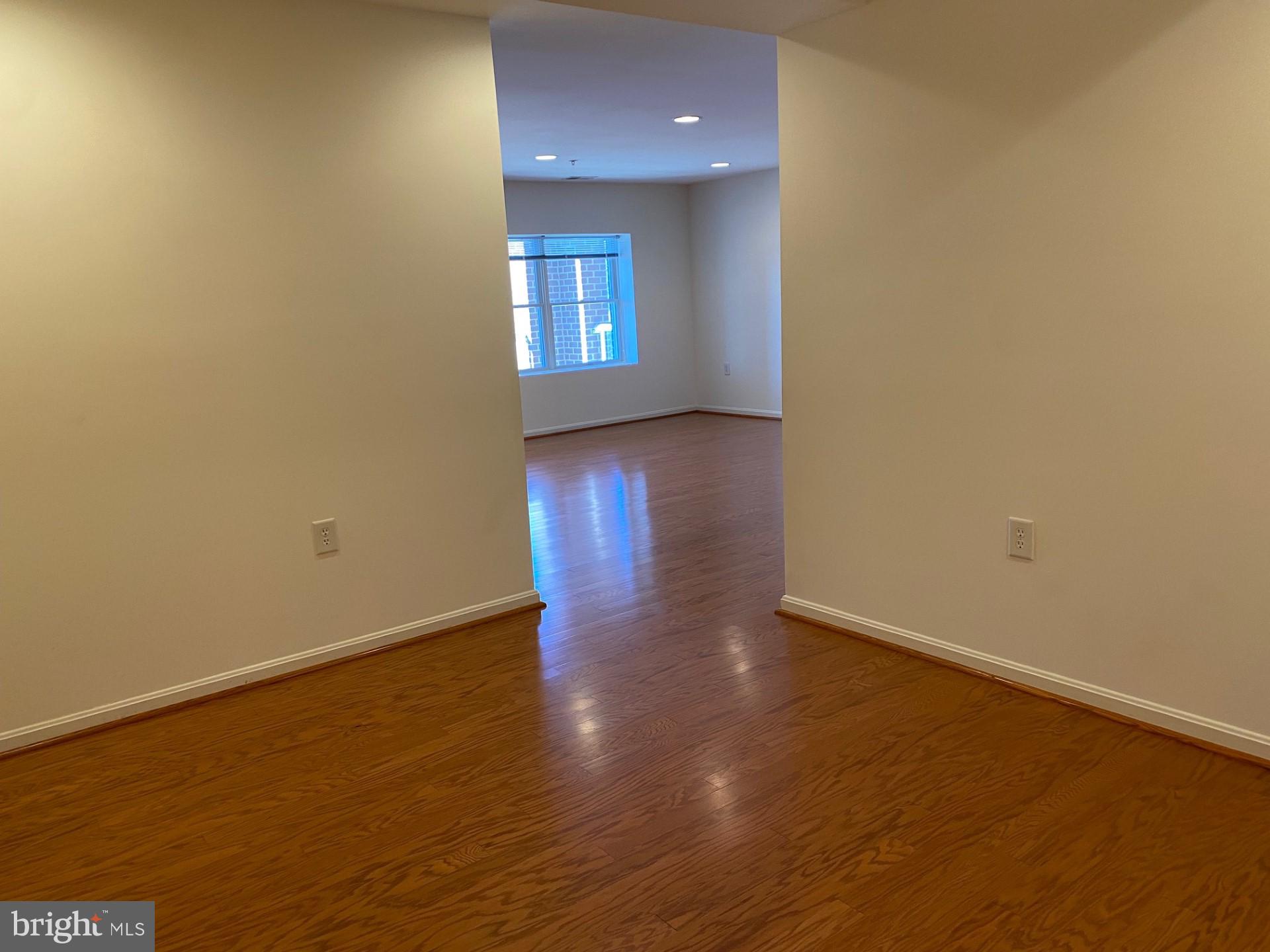 ROUNDWOOD RIDGE - Residential Lease