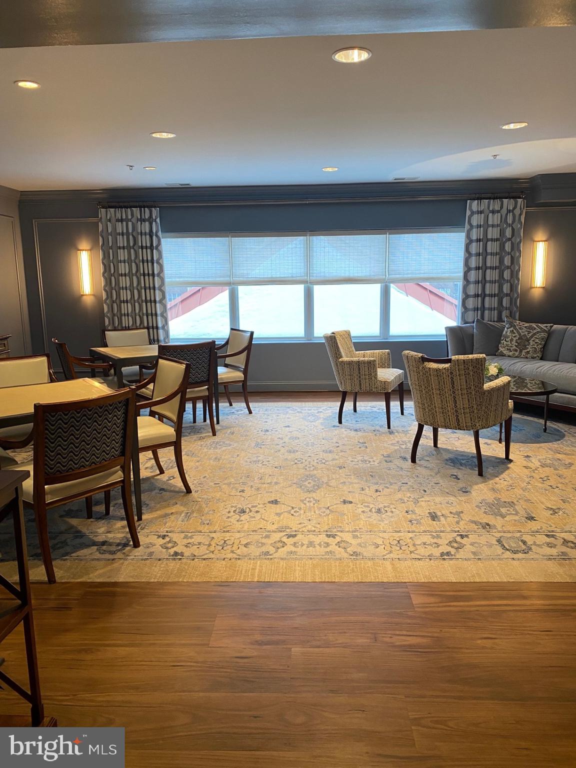 ROUNDWOOD RIDGE - Residential Lease