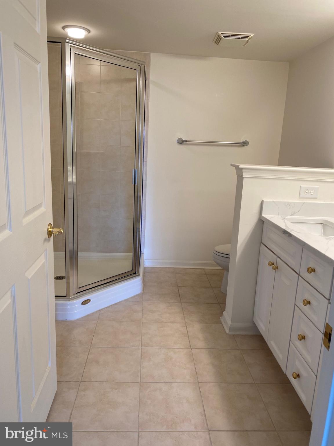 ROUNDWOOD RIDGE - Residential Lease