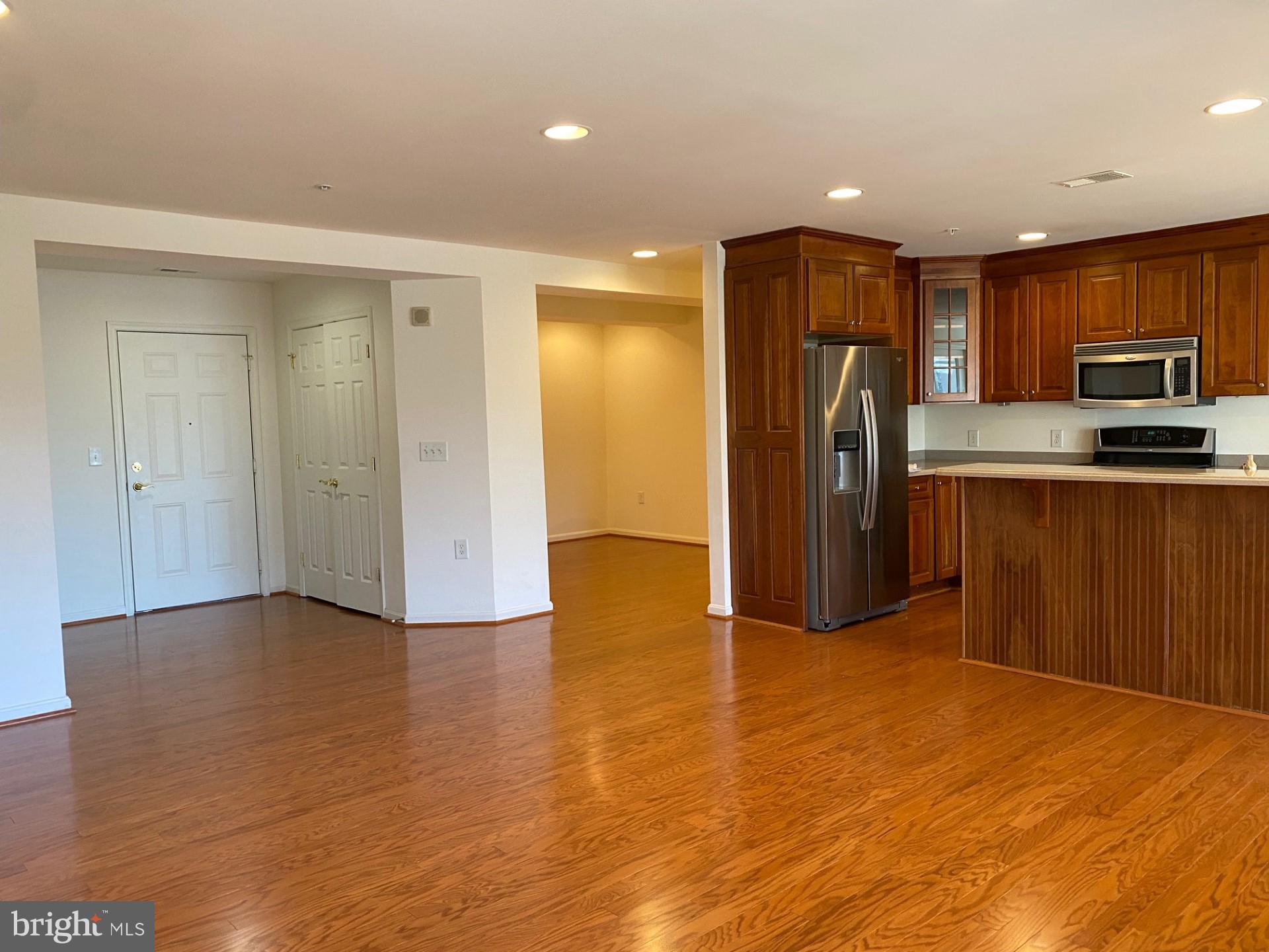 ROUNDWOOD RIDGE - Residential Lease