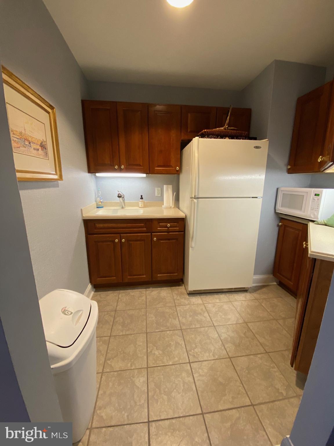 ROUNDWOOD RIDGE - Residential Lease