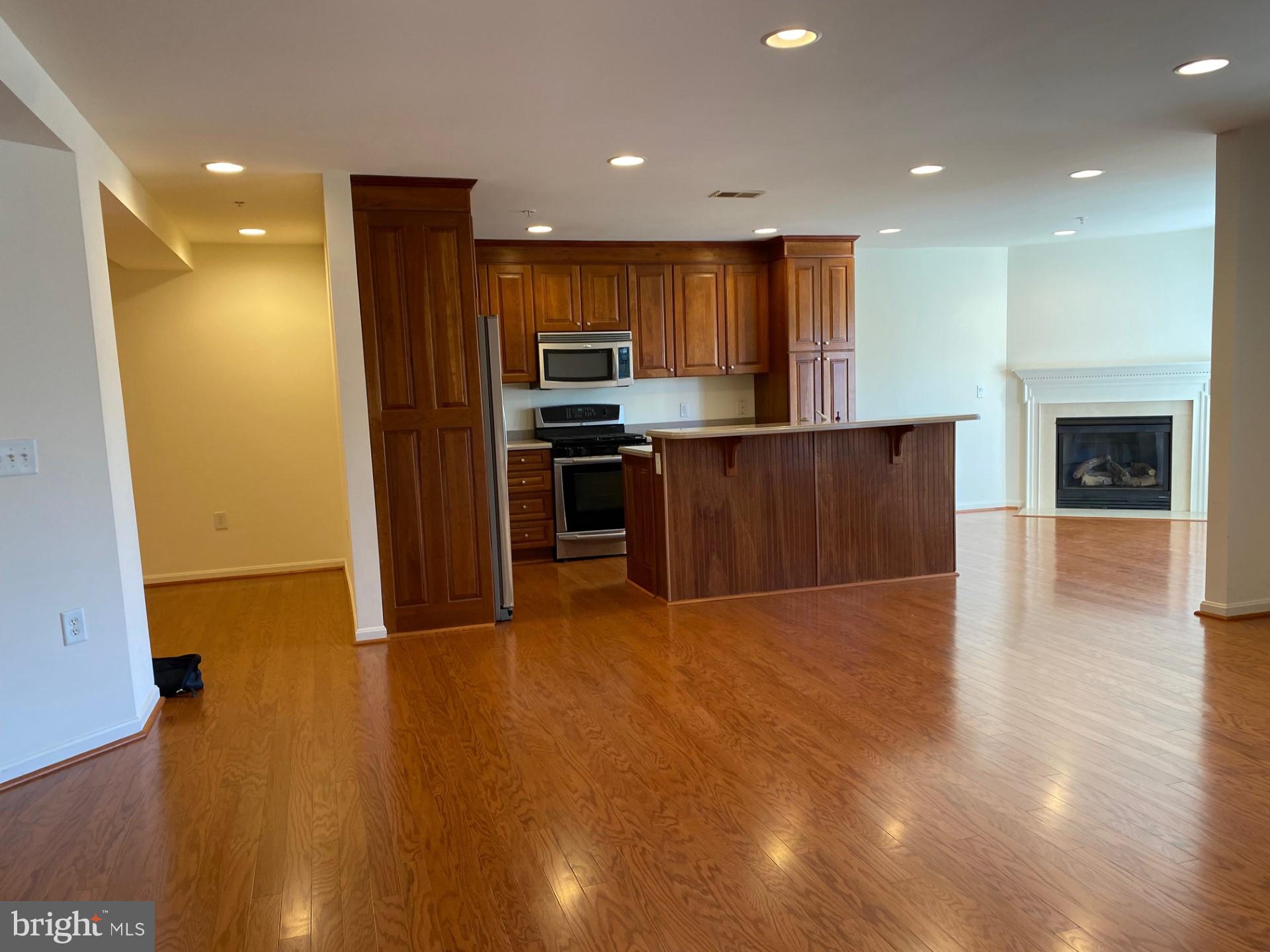 ROUNDWOOD RIDGE - Residential Lease