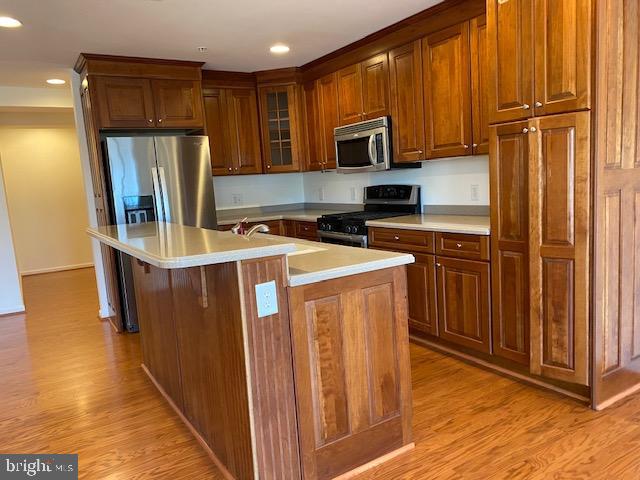 ROUNDWOOD RIDGE - Residential Lease