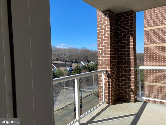 ROUNDWOOD RIDGE - Residential Lease