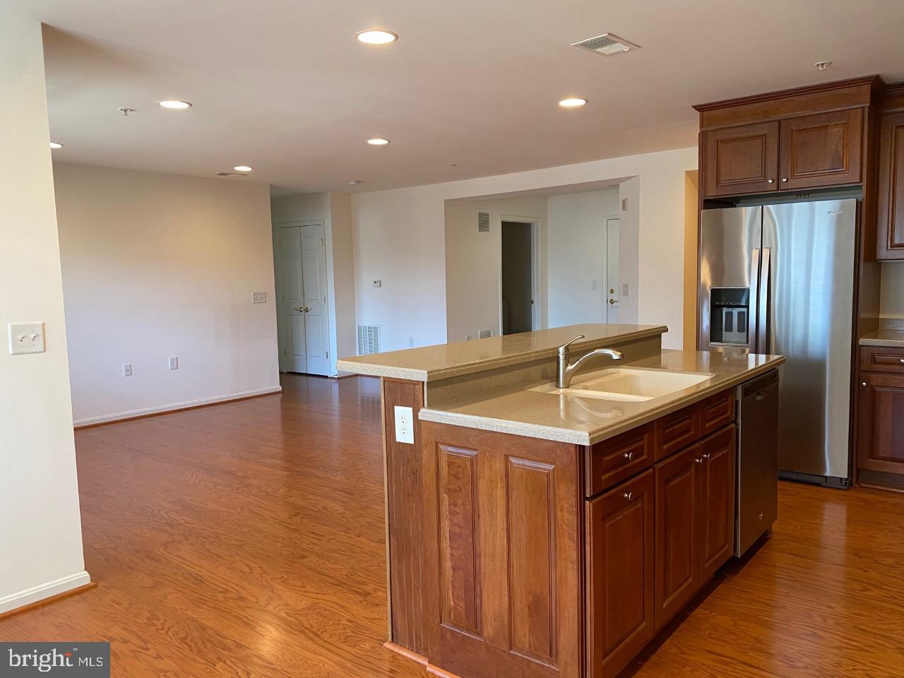 ROUNDWOOD RIDGE - Residential Lease