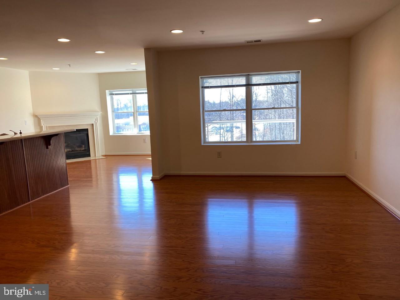 ROUNDWOOD RIDGE - Residential Lease