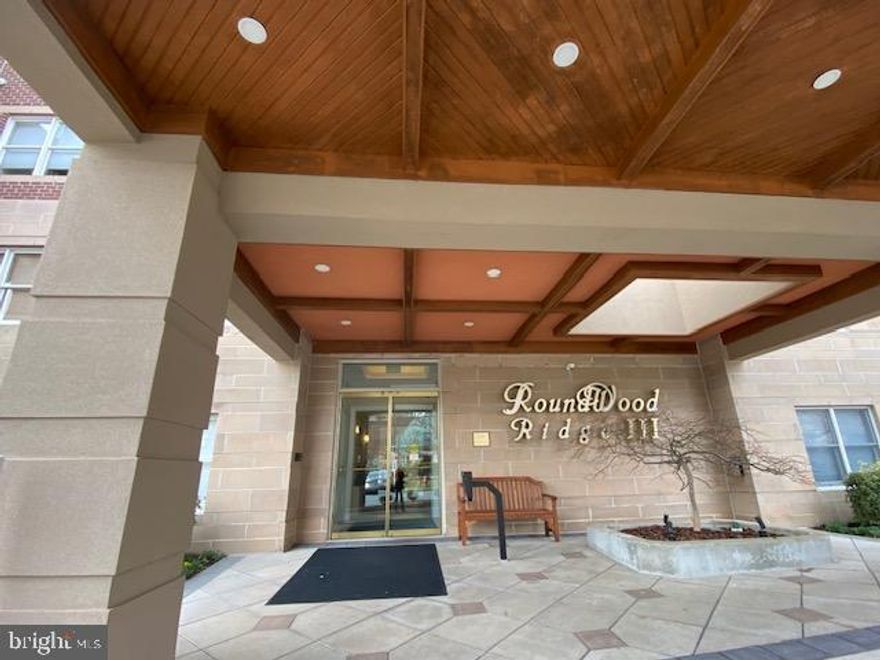 LUXURY 6TH FLOOR 2 BR/2 BATH CONDO IN SECURE, ELEVATOR BUILDING WITH OPEN FLOOR
PLAN! BEAUTIFUL VIEW, LOADED WITH UPGRADES: BRAND NEW HARDWOOD FLOORS, MARBLE GAS FIREPLACE, GOURMET KITCHEN, CHERRY CABINETS, & STAINLESS
STEEL APPLIANCES. NEW QUARTZ TOPPED VANITIES IN BOTH BATHROOMS. ENJOY THE SUNSET FROM YOUR PRIVATE COVERED BALCONY, SEPARATE LAUNDRY ROOM HAS FULL SIZED WASHER & DRYER, & PRIVATE STORAGE CLOSE TO UNIT. CLUBROOM/MEETING /GAME ROOM. COMMUNITY POOL MEMBERSHIP AVAILABLE. WALK TO GOURMET GROCERY &RESTAURANTS, CONVENIENT TO I83 & I695. (MAXIMUM 2 OCCUPANTS, NO PETS, NO SMOKERS)
*call listing agent for application and lease details