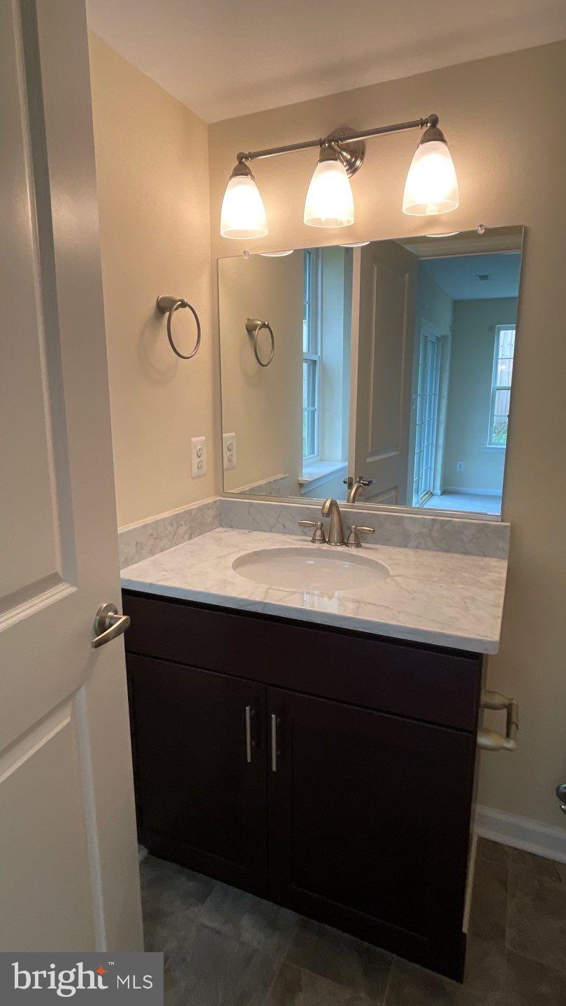 COLUMBIA RUN TOWNHOMES - Residential Lease