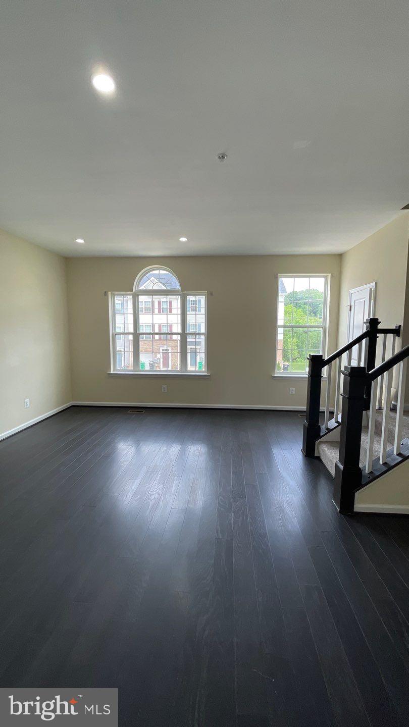 COLUMBIA RUN TOWNHOMES - Residential Lease