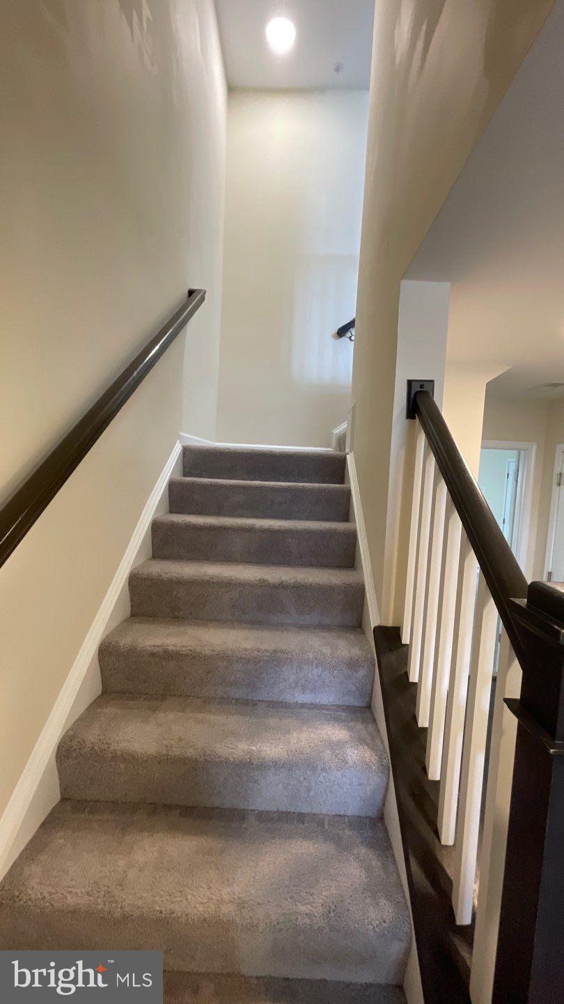 COLUMBIA RUN TOWNHOMES - Residential Lease