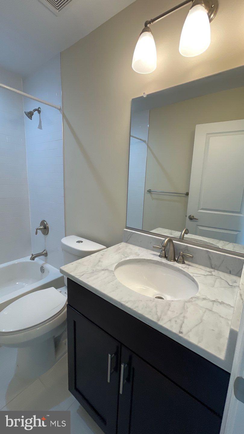 COLUMBIA RUN TOWNHOMES - Residential Lease