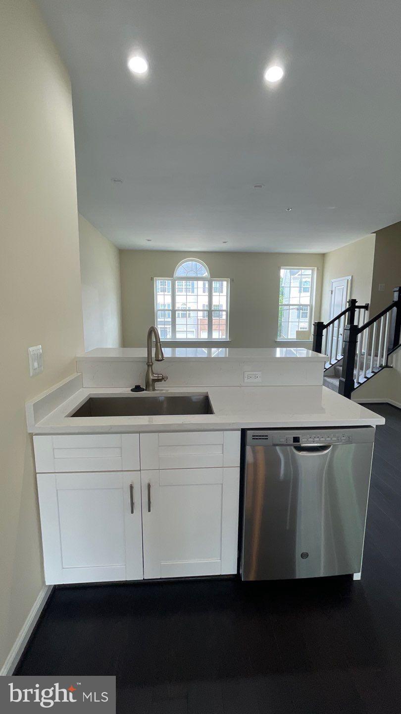 COLUMBIA RUN TOWNHOMES - Residential Lease