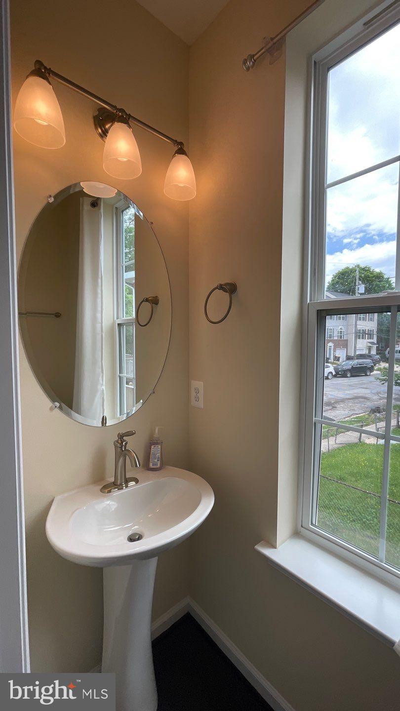 COLUMBIA RUN TOWNHOMES - Residential Lease