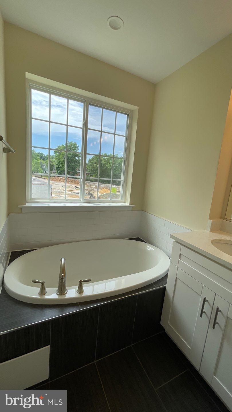 COLUMBIA RUN TOWNHOMES - Residential Lease