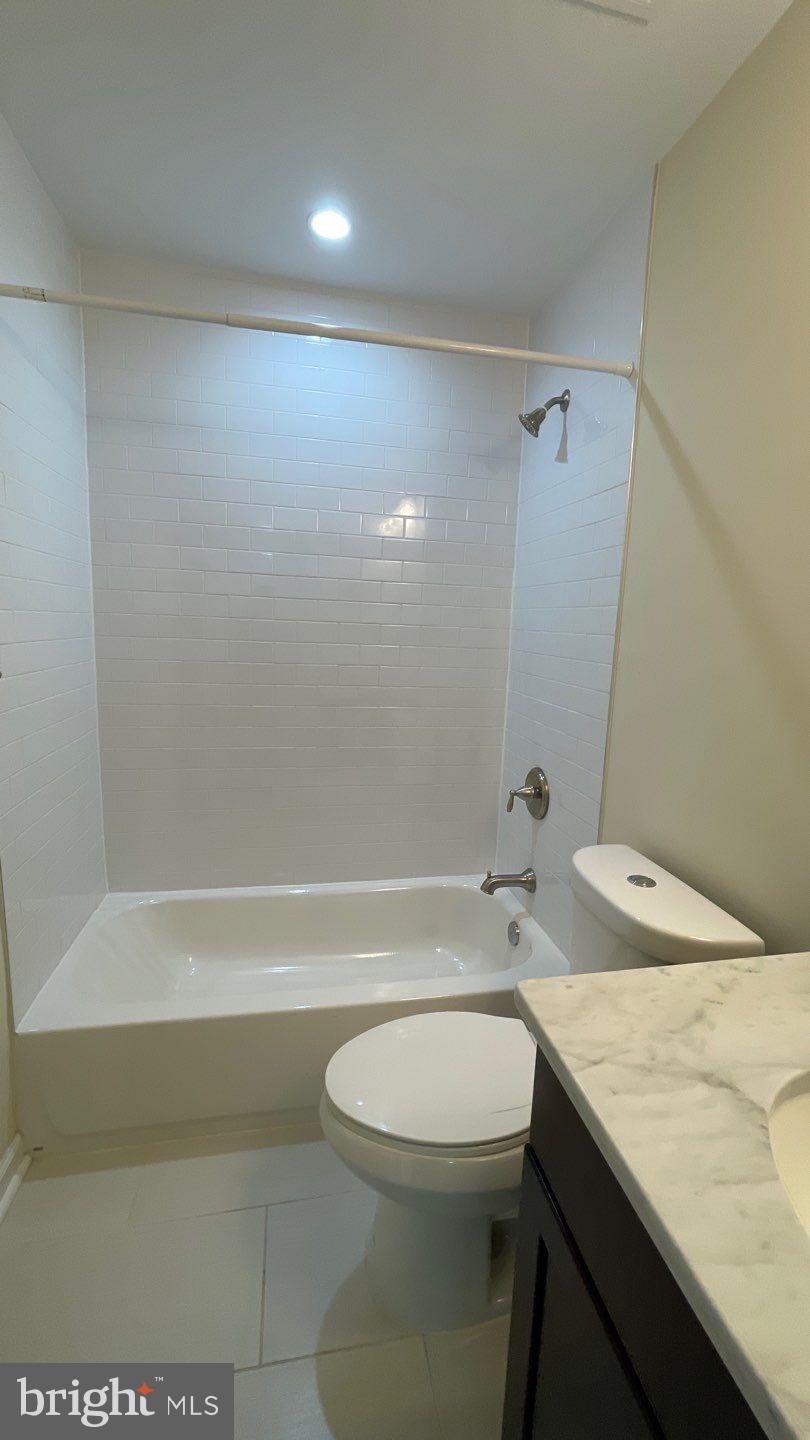 COLUMBIA RUN TOWNHOMES - Residential Lease