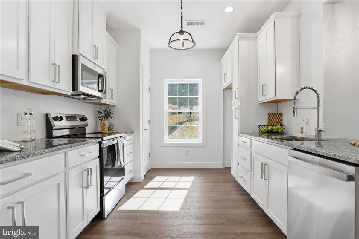 WOODBRIAR ESTATES - Residential