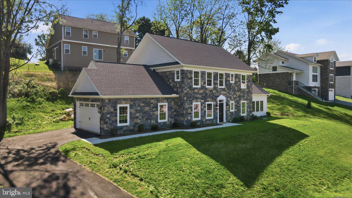 WOODBRIAR ESTATES - Residential