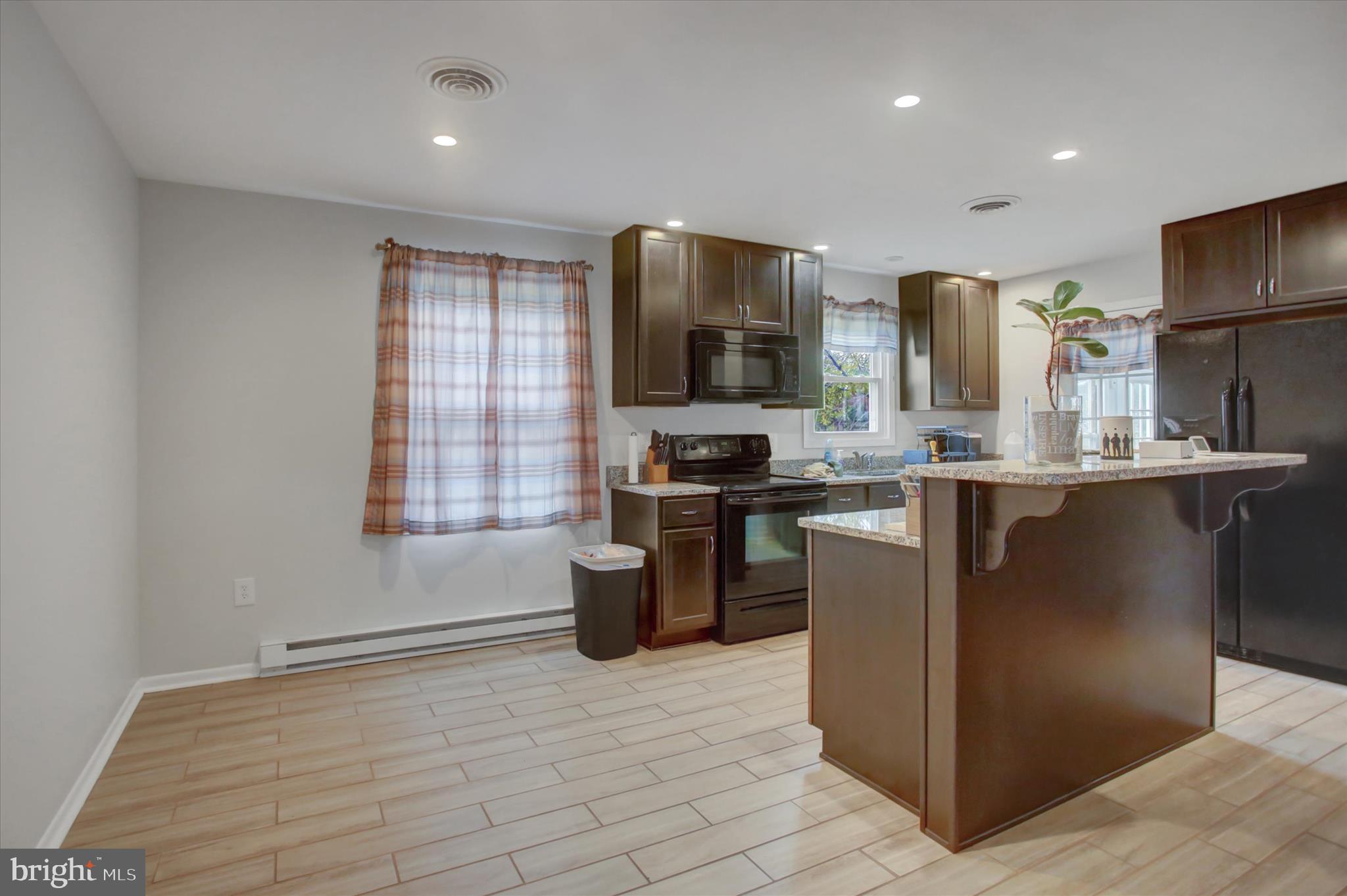 COLONIAL PARK - Residential