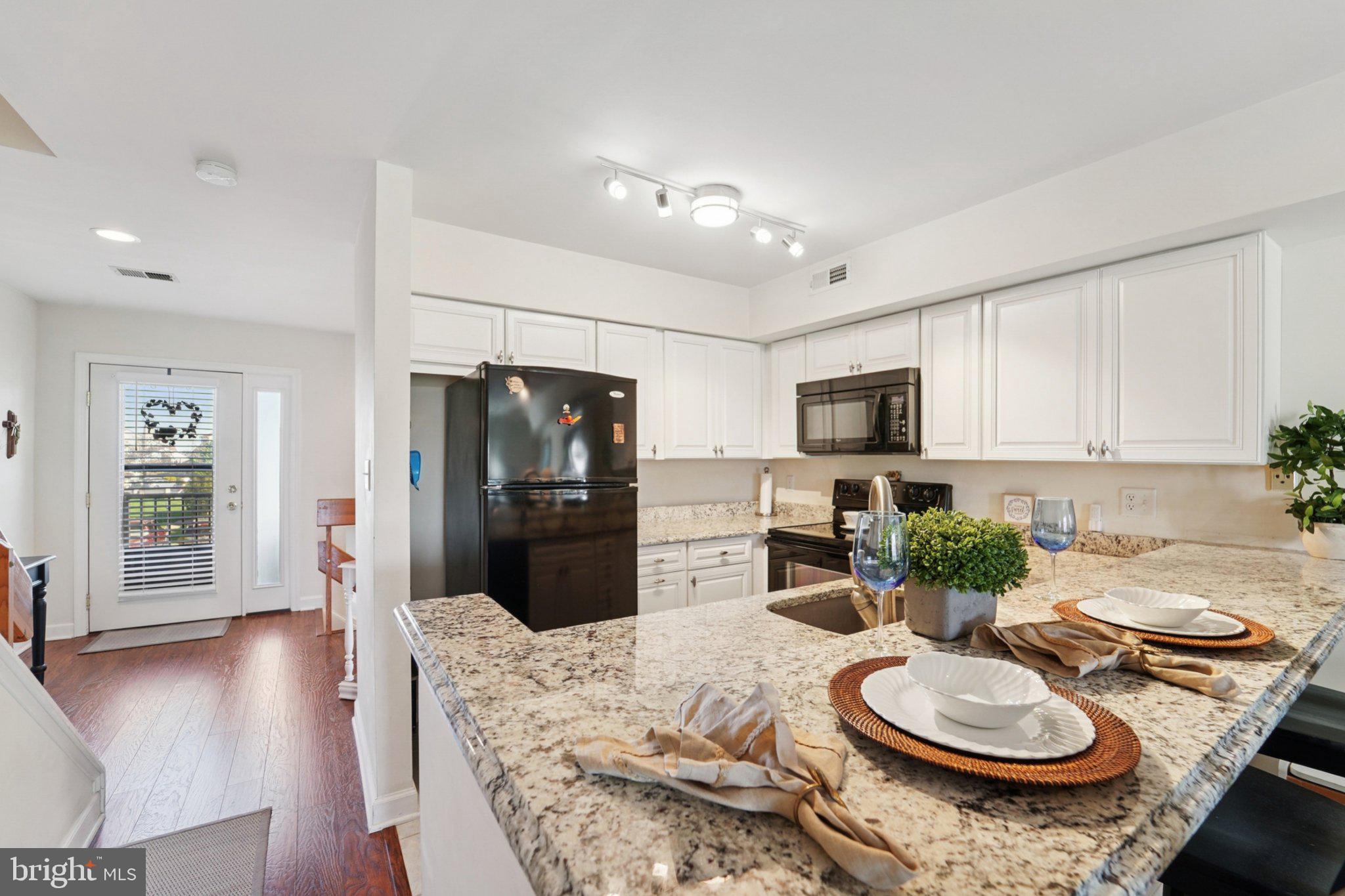 QUEENS LANDING - Residential