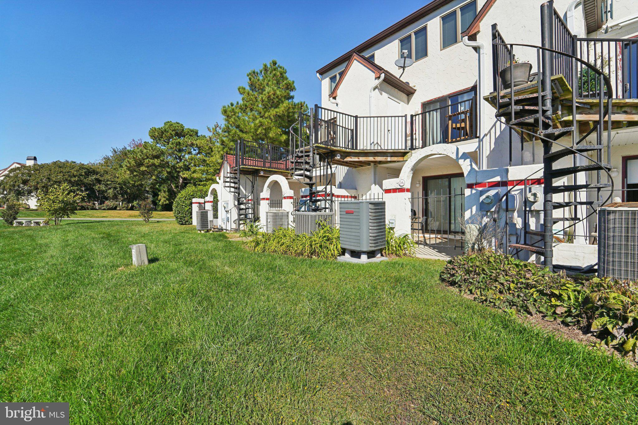 QUEENS LANDING - Residential