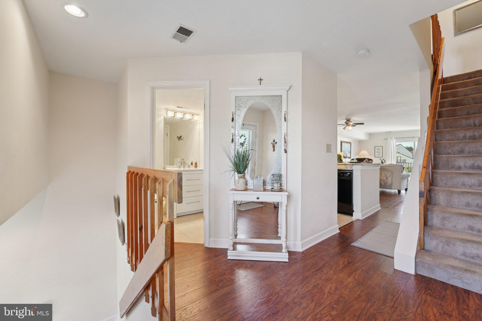 QUEENS LANDING - Residential