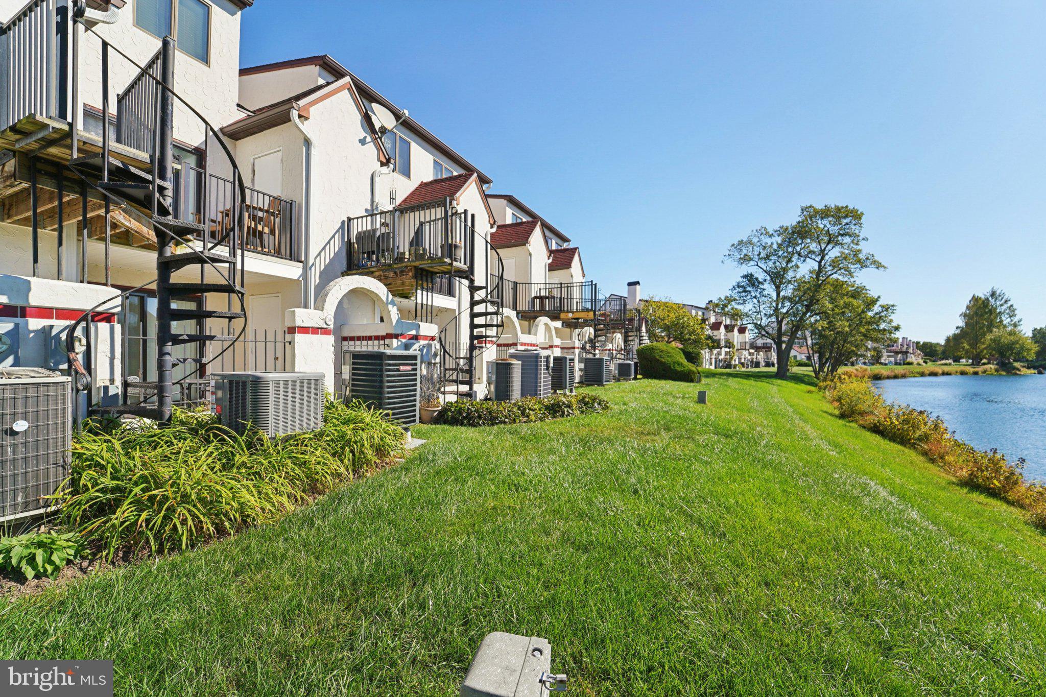 QUEENS LANDING - Residential