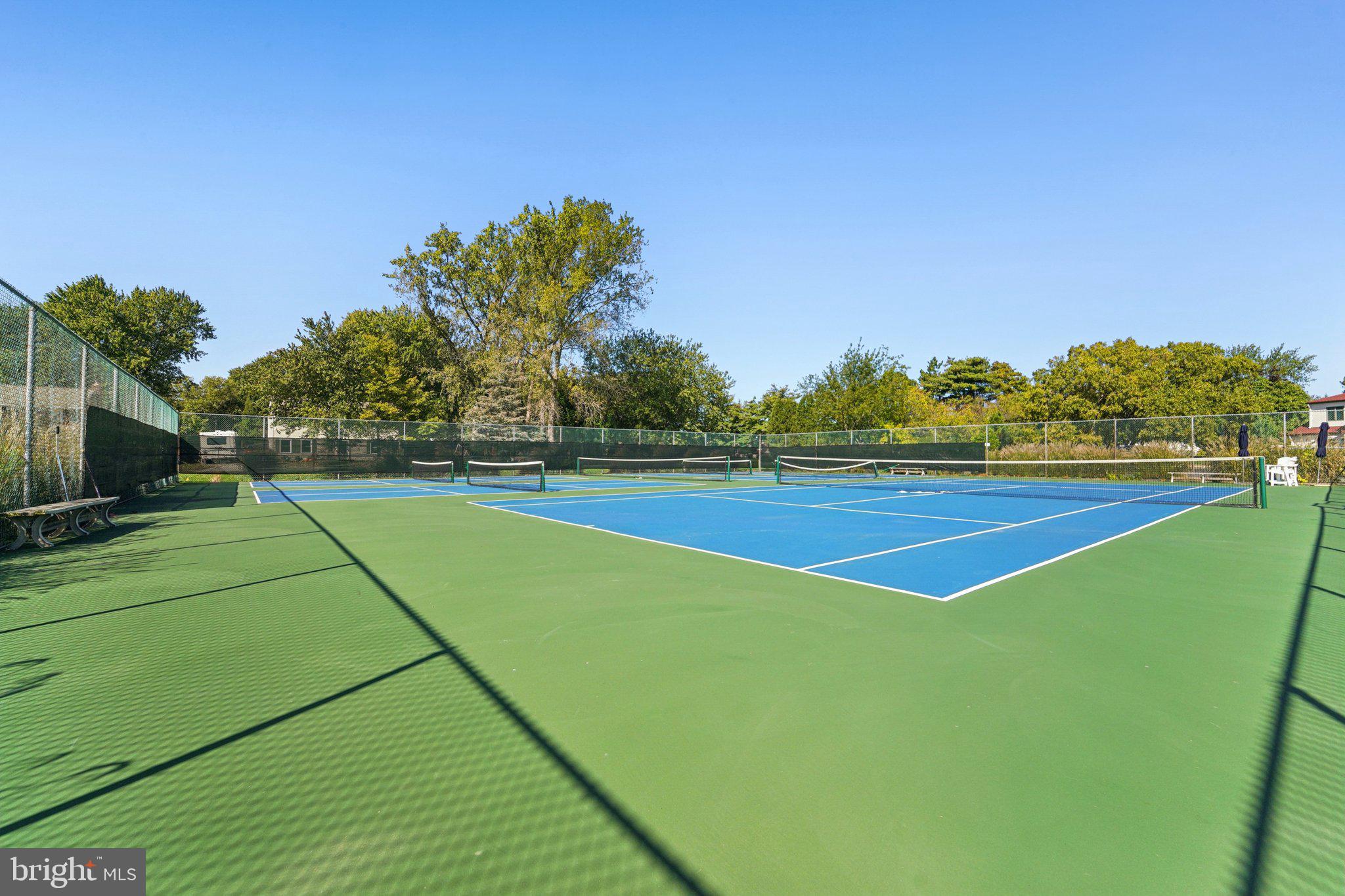 QUEENS LANDING - Residential