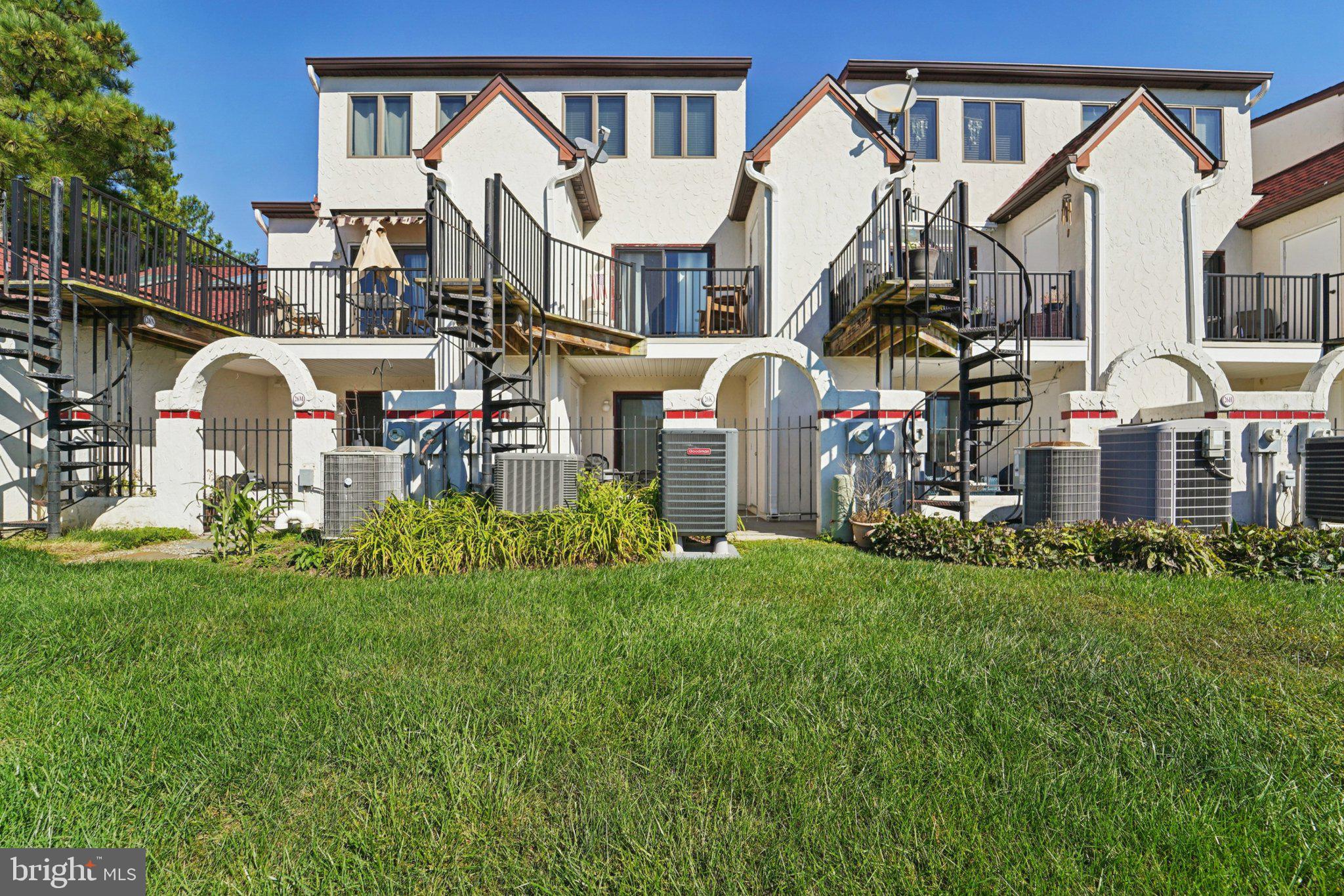 QUEENS LANDING - Residential