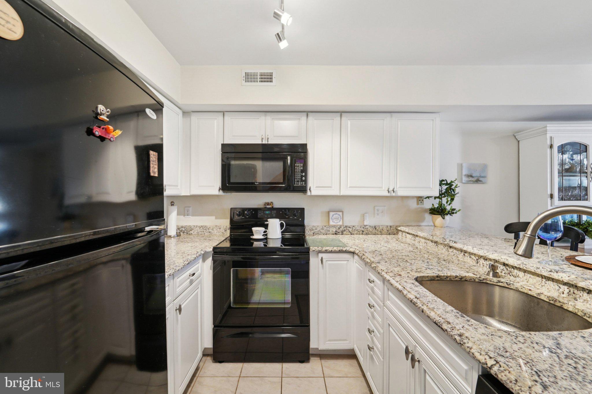 QUEENS LANDING - Residential