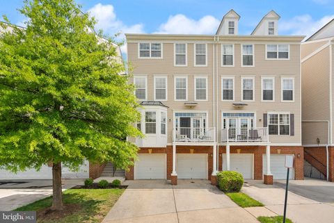 Photo of 13656 Salk Street #139, HERNDON, VA 20171 (MLS # VAFX2289830)