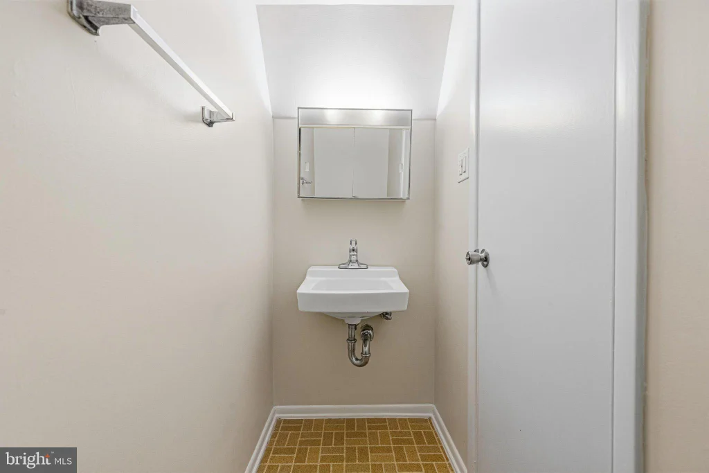 1066 Mycroft Court, Sterling, VA 20164