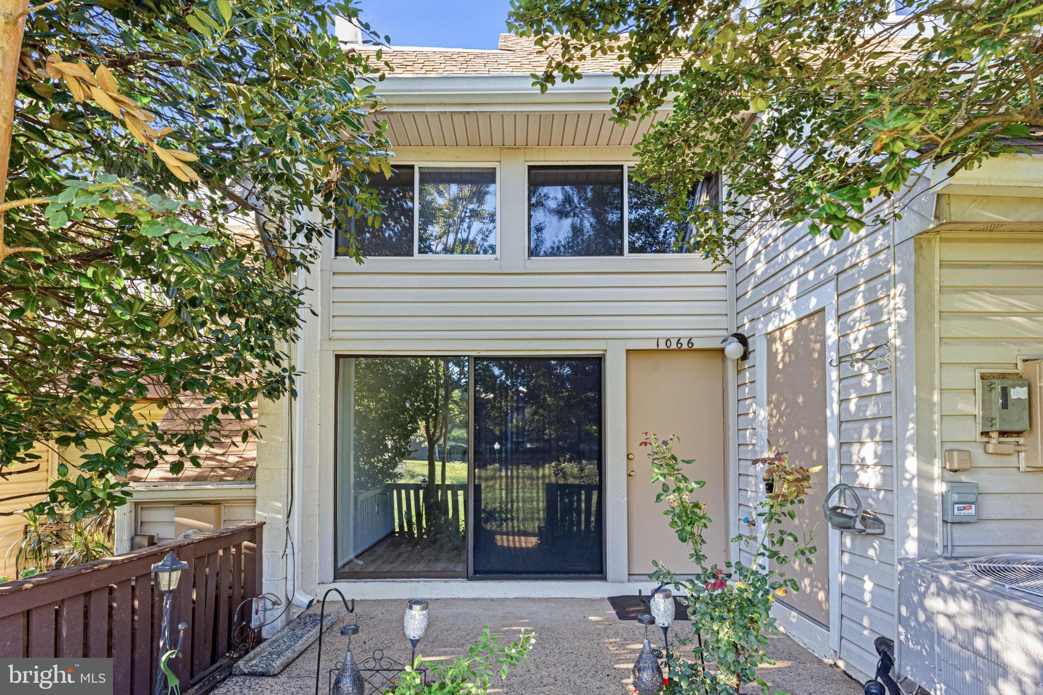 1066 MYCROFT COURT