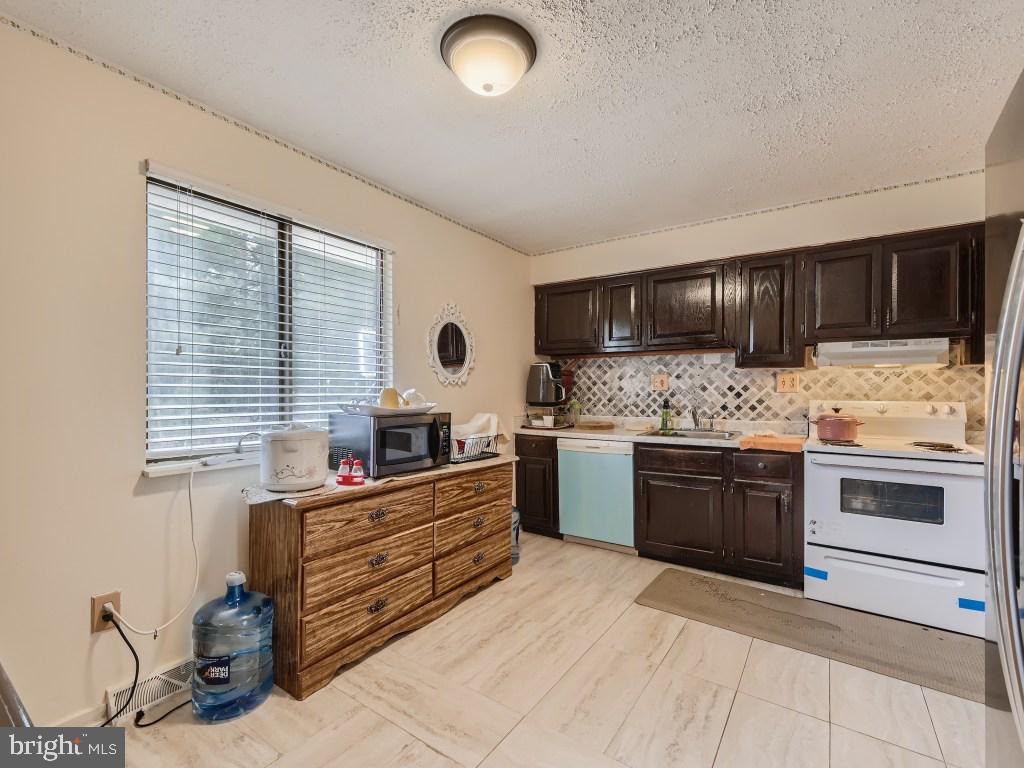 VILLAGE OF LONG REACH - Residential