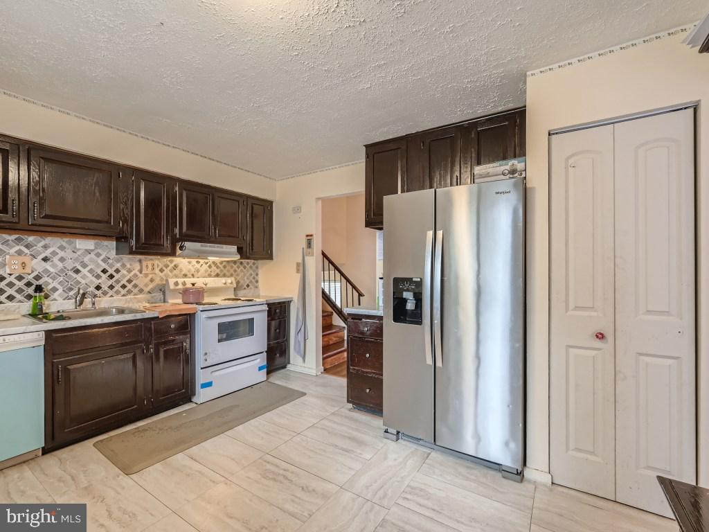 VILLAGE OF LONG REACH - Residential