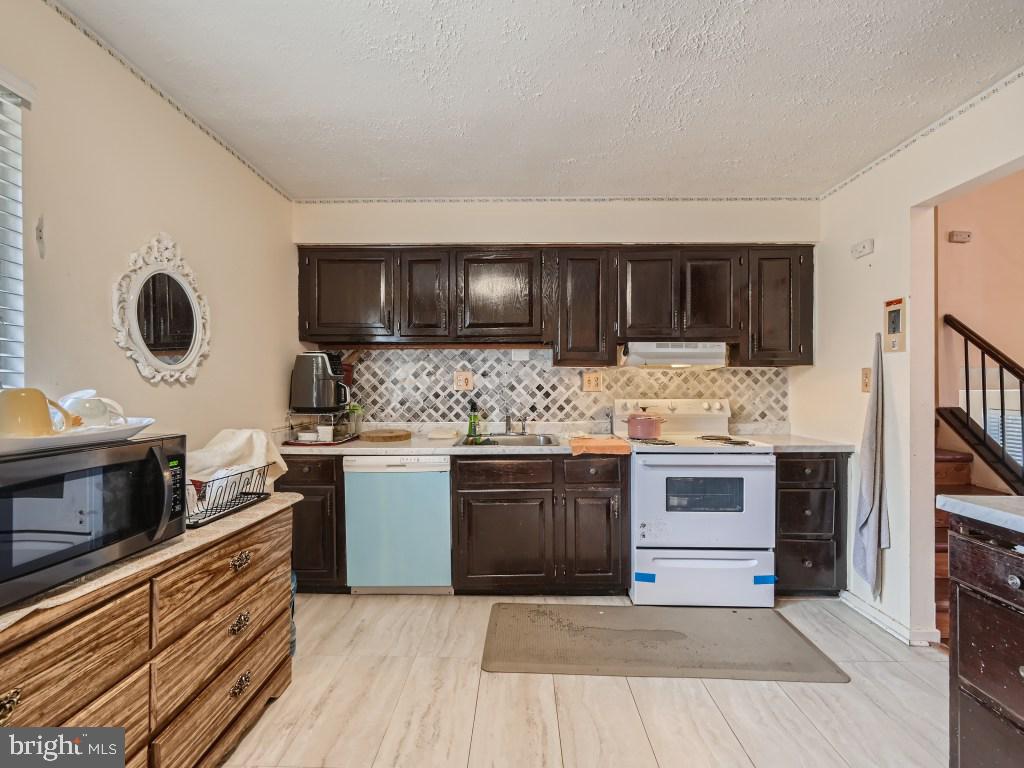 VILLAGE OF LONG REACH - Residential