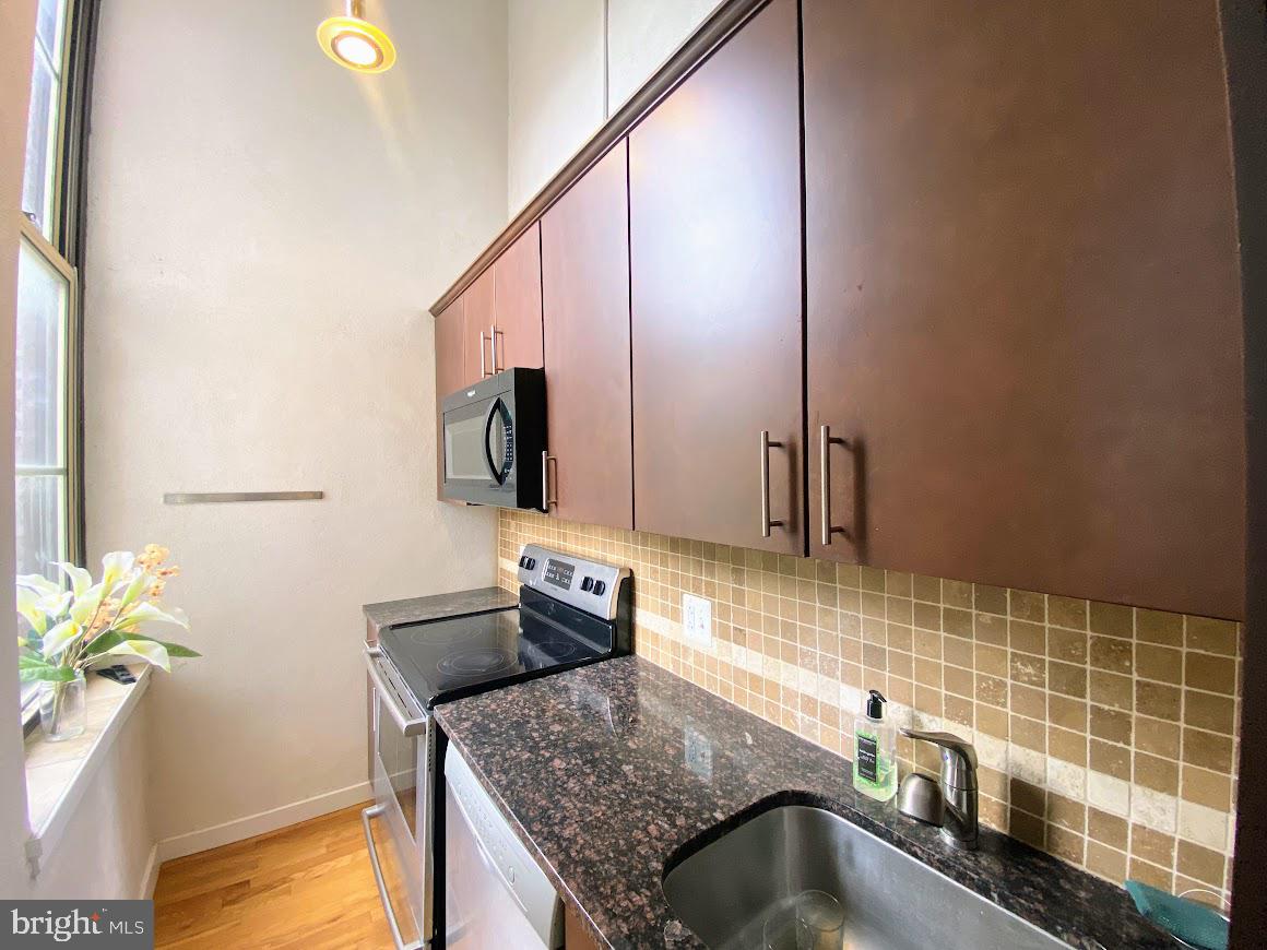 HAWTHORNE - Residential Lease