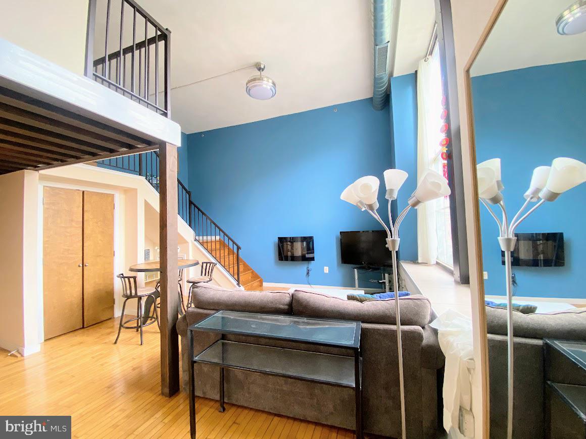 HAWTHORNE - Residential Lease