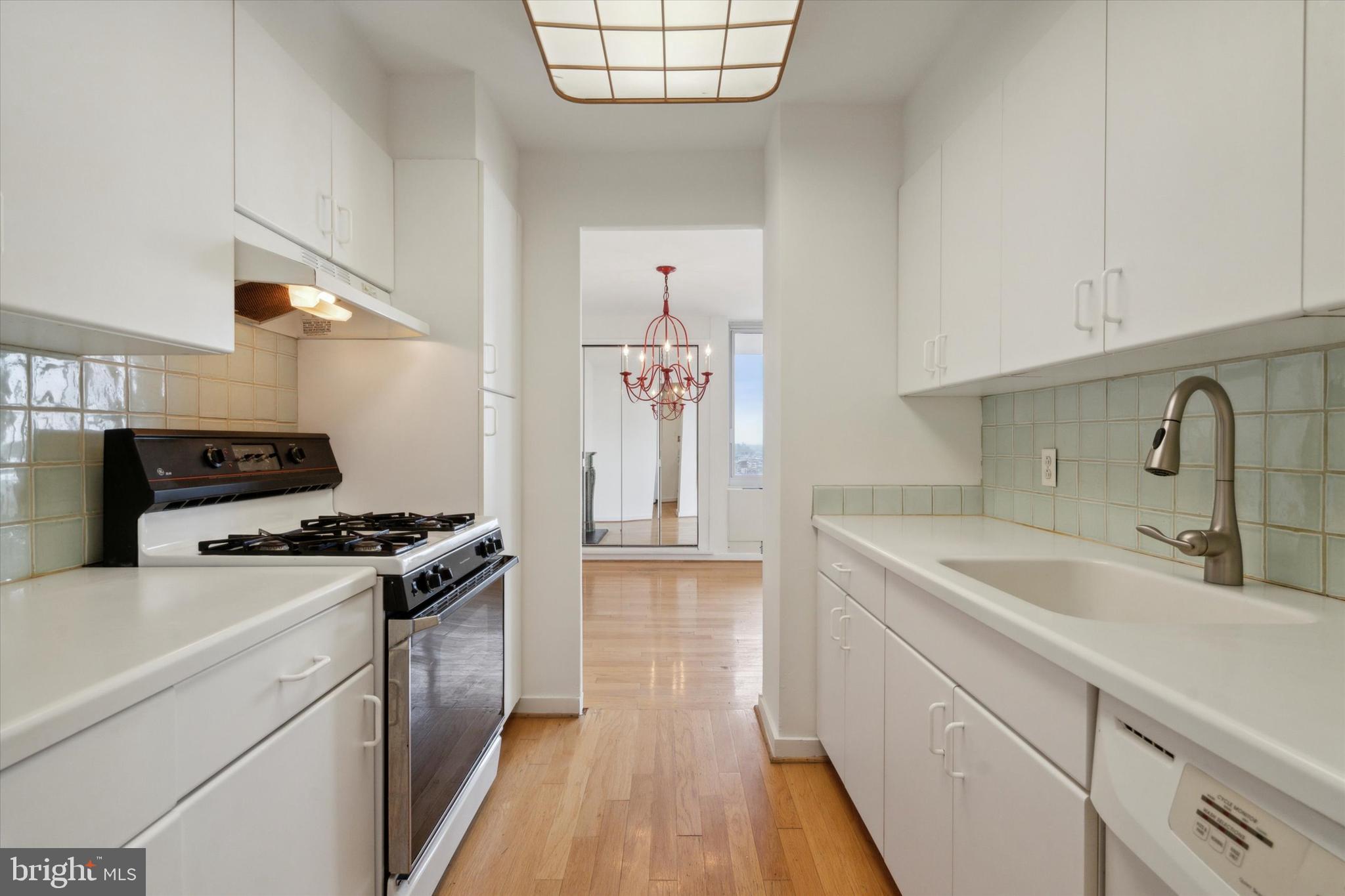 WASHINGTON SQ - Residential