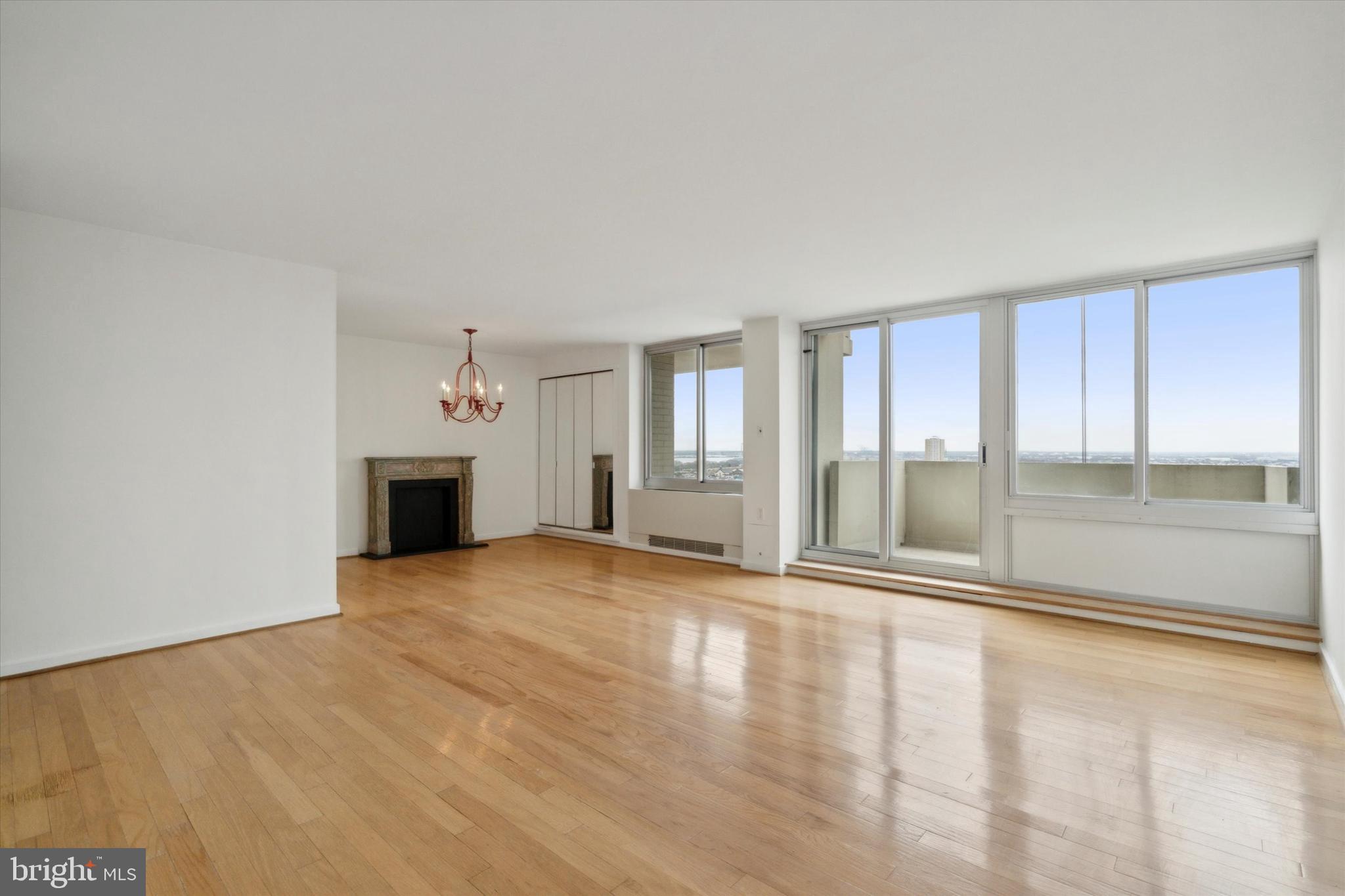 WASHINGTON SQ - Residential