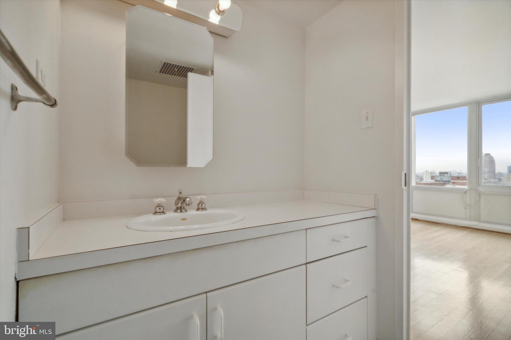 WASHINGTON SQ - Residential