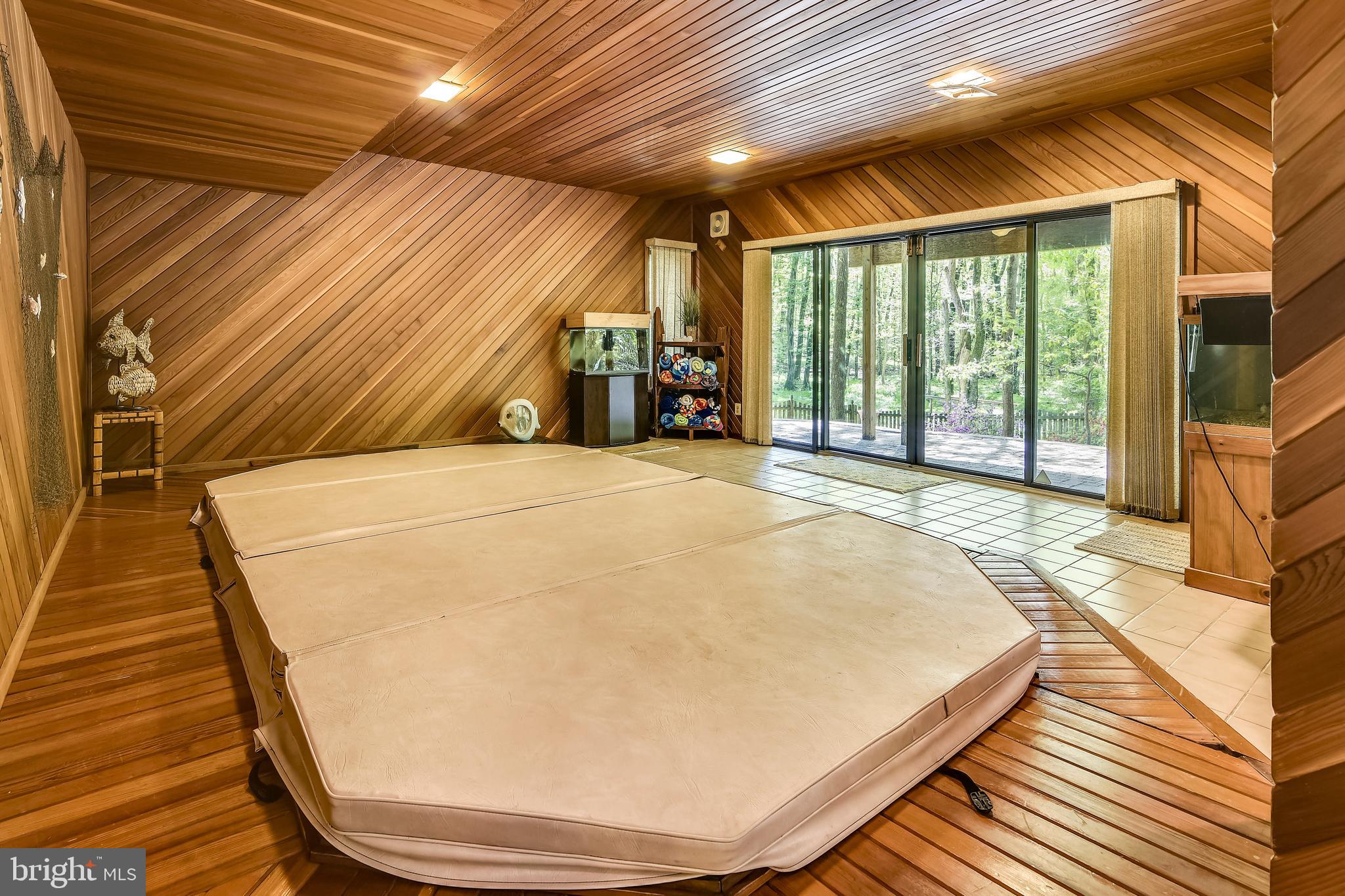 WAPLES MILL ESTATES - Residential