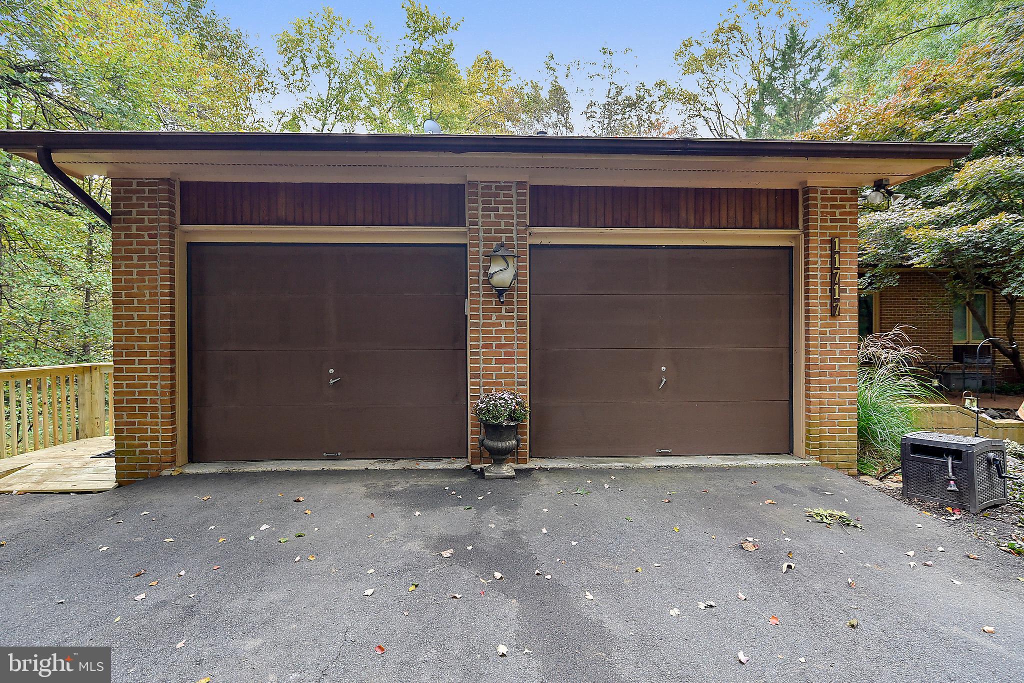 WAPLES MILL ESTATES - Residential