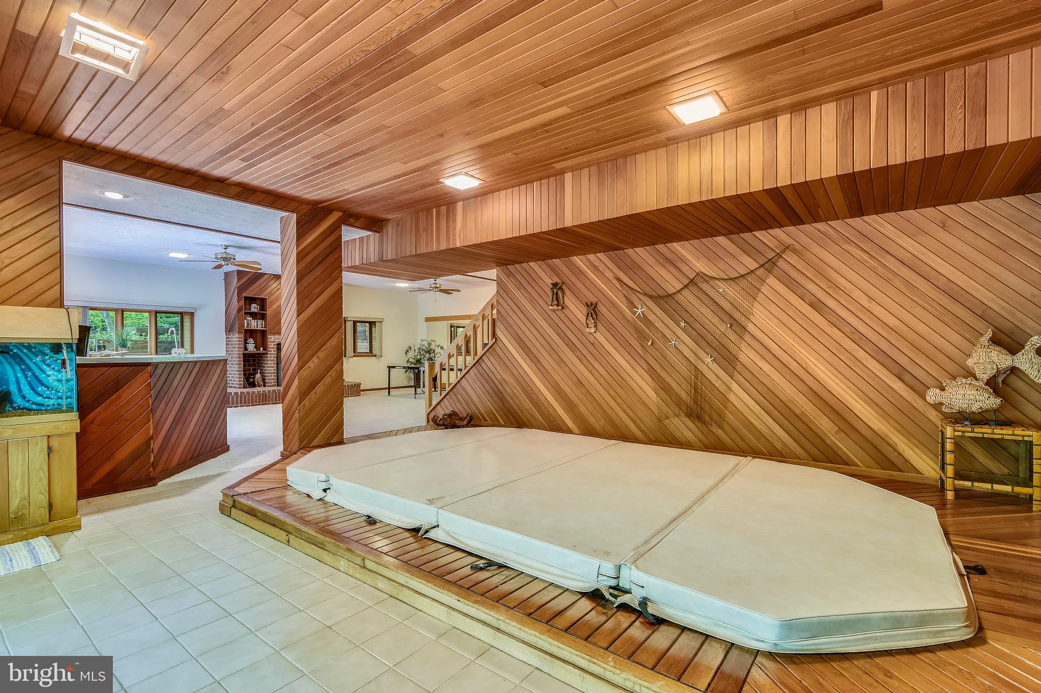 WAPLES MILL ESTATES - Residential