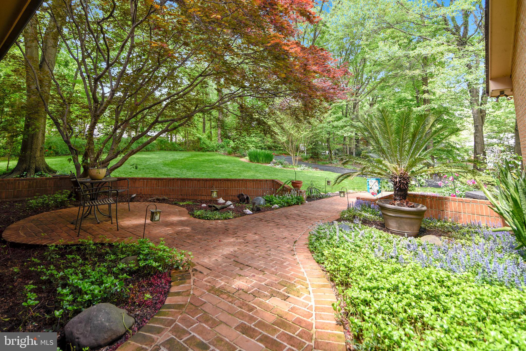 WAPLES MILL ESTATES - Residential