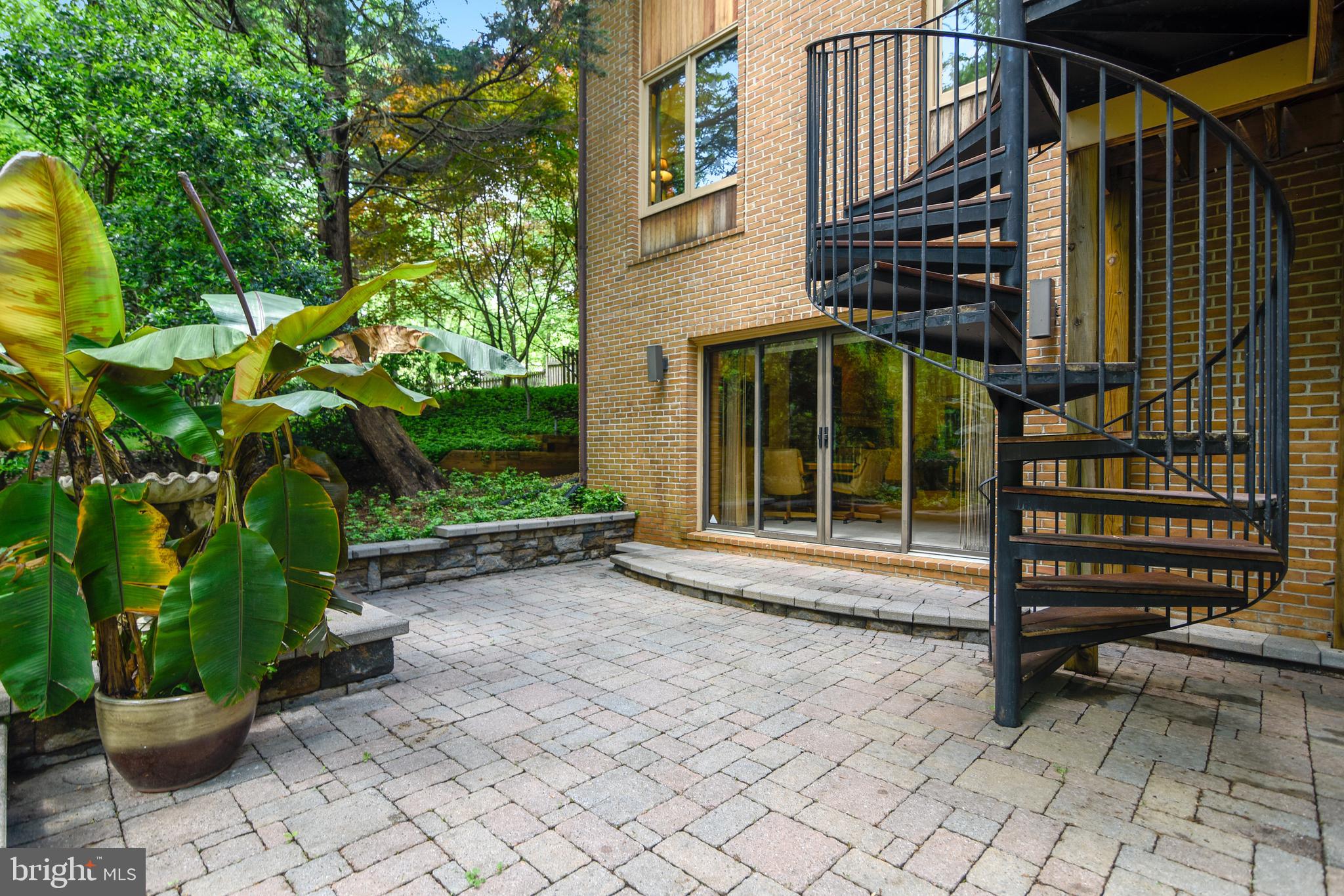 WAPLES MILL ESTATES - Residential