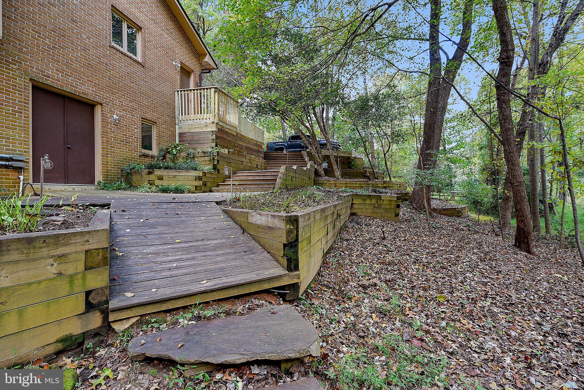 WAPLES MILL ESTATES - Residential